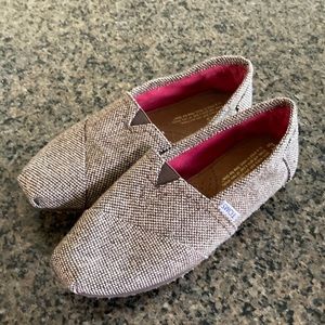 Women’s Toms size 7.5